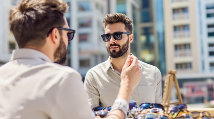 Comment bien choisir ses lunettes de soleil pour homme selon la forme du visage et les besoins quotidiens