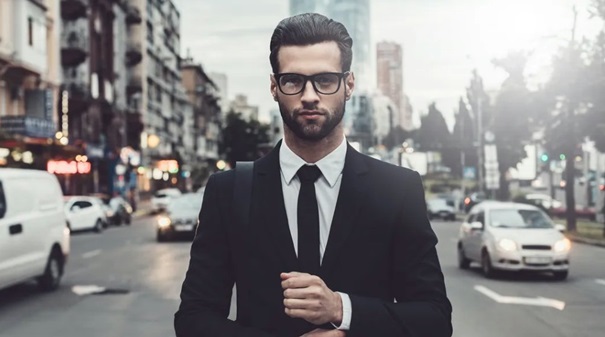 homme en costard